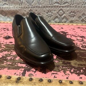PERRY ELLIS Men's Black Leather Slip-On Shoes Sz 11 - worn once
